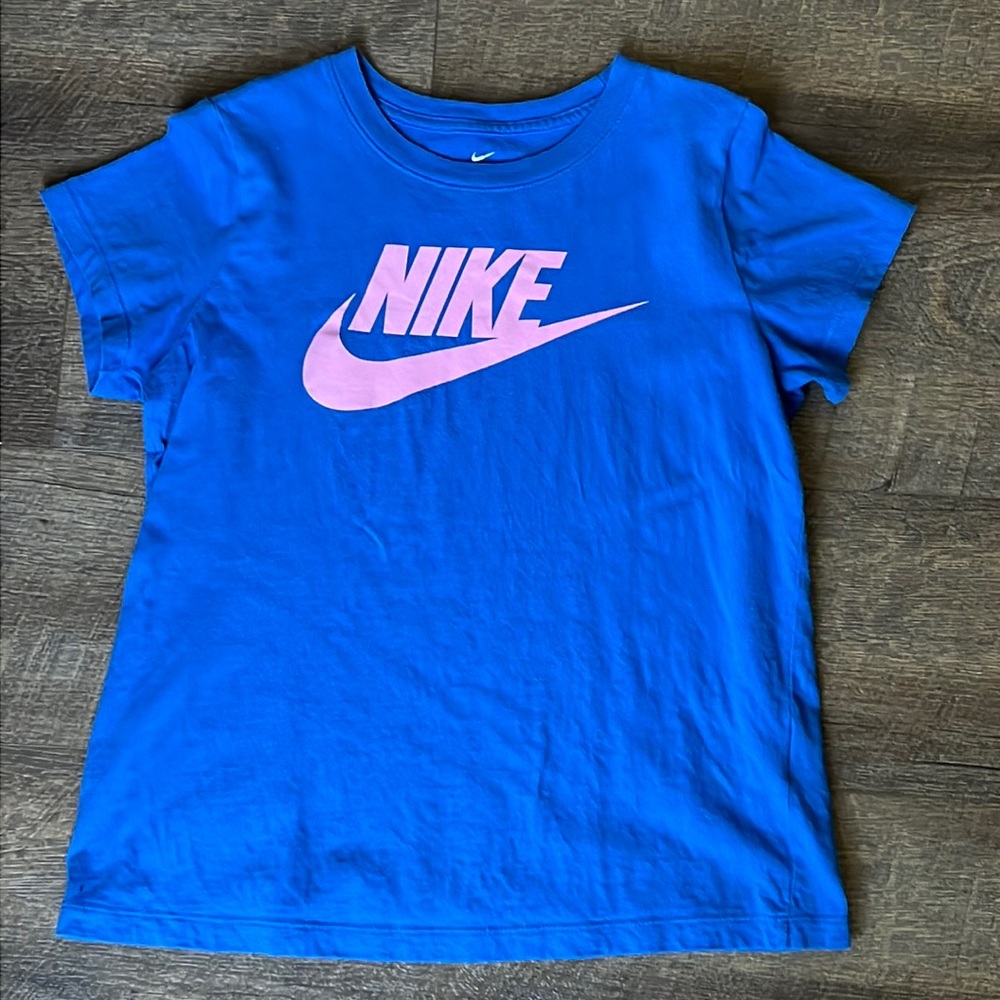 Girls Nike t-shirt